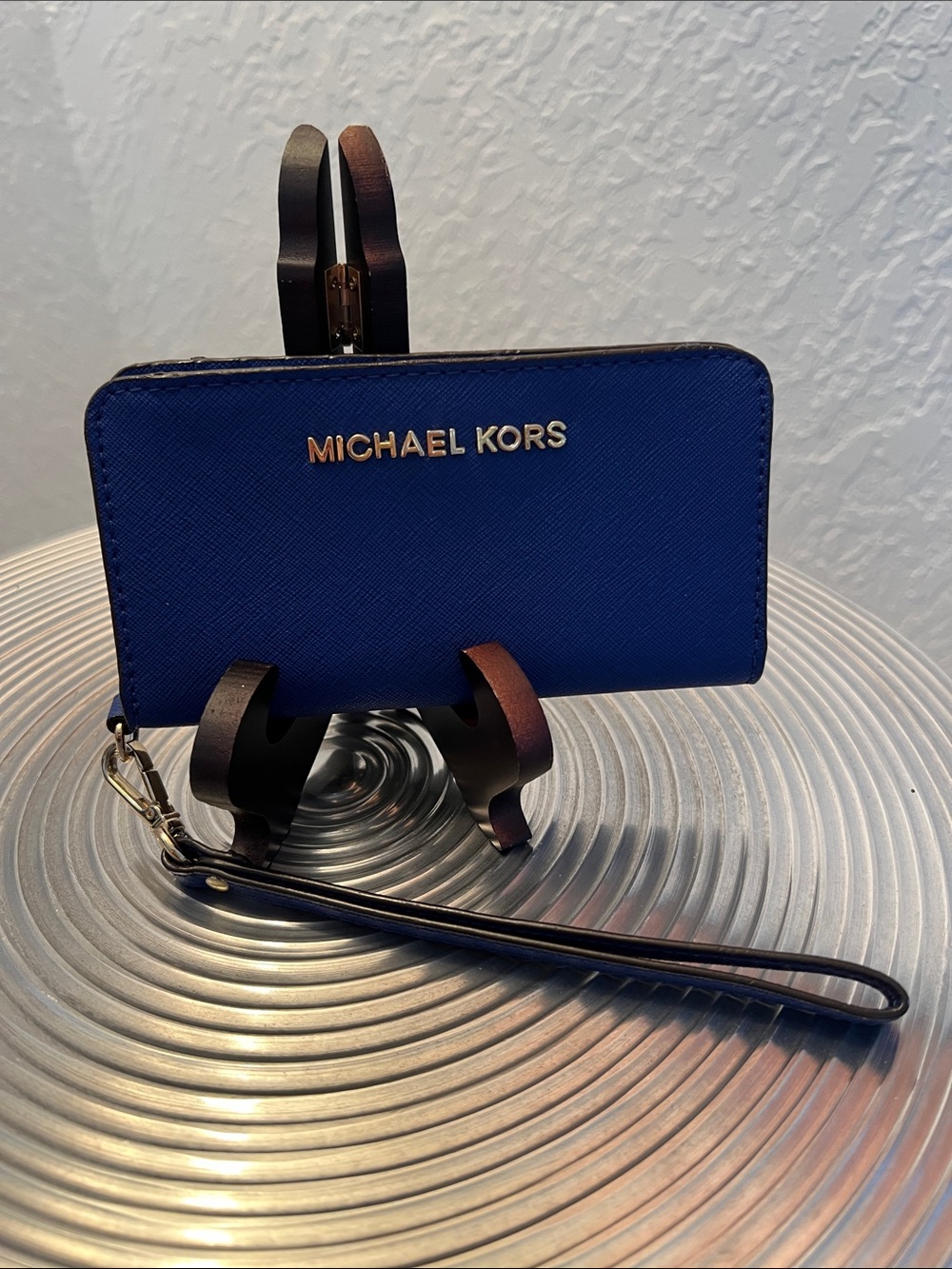 MICHAEL KORS ELECTRIC BLUE SLIM WRISTLET WALLET - Picture 12 of 12